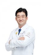 哈尔滨丽珍李硕埈、柳志翰、崔东一做面部轮廓
