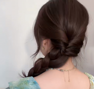 侧麻花辫编法步骤是什么？这几步搞定温柔氛围感发型